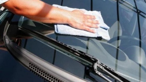 Penyebab Kaca Mobil Berjamur