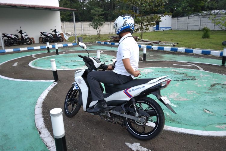 Cara Kendarai Sepeda Motor Agar Lulus Ujian Praktik SIM C
