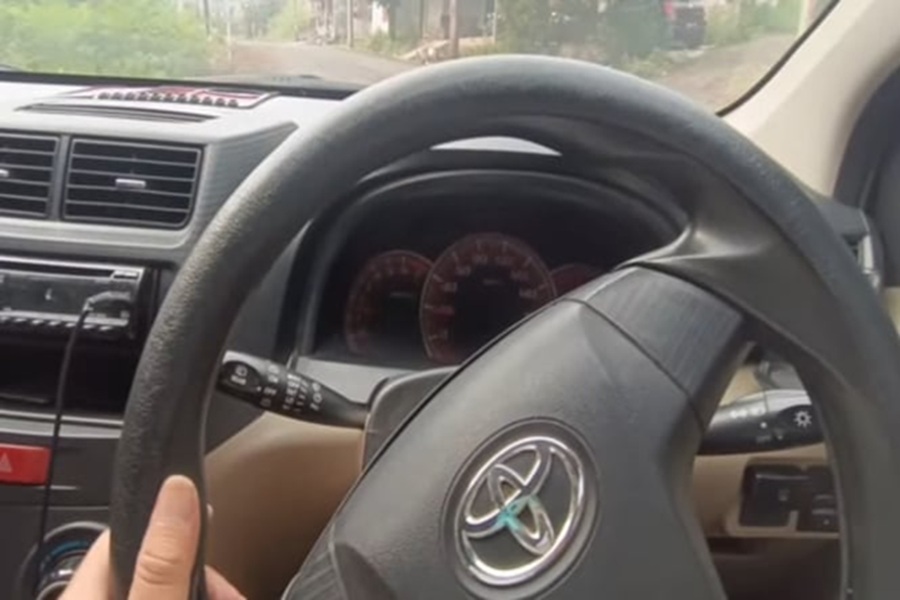 Penyebab Setir Mobil Miring ke Kiri