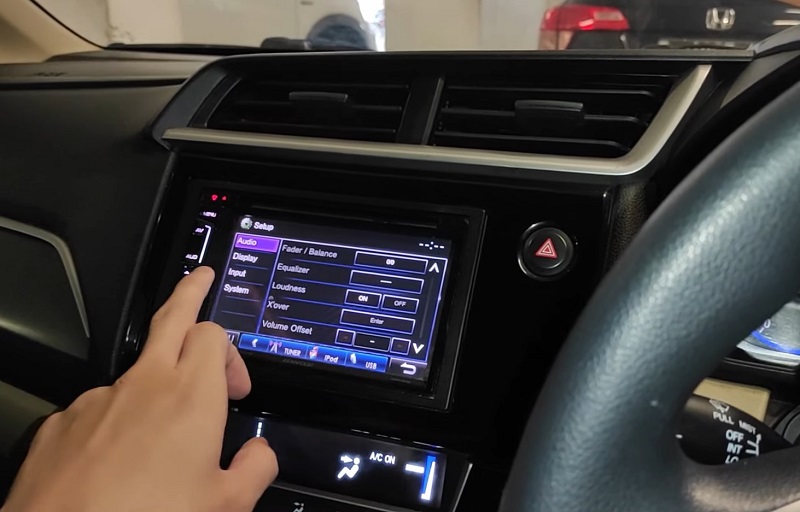 Perbedaan Head Unit Single Din dan Double Din
